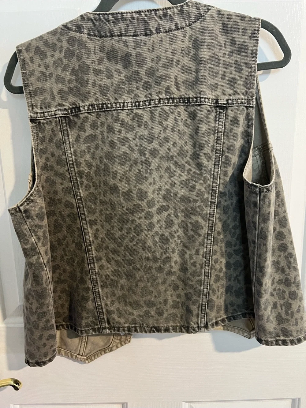 Universal Thread Large Vest Animal Printed - Picture 7 of 10